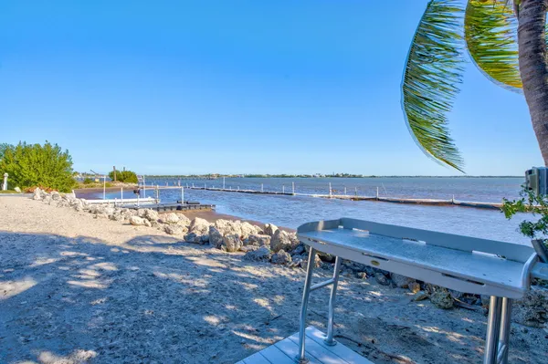 $2,699,000 | 1233 Ave A, Big Pine Key, FL 33043