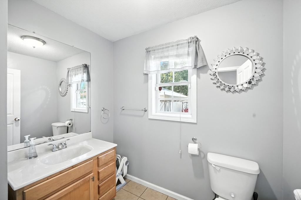 56 Clayton Street Springfield, MA 01107 - Photo 14 of 31 Gallery Image 14