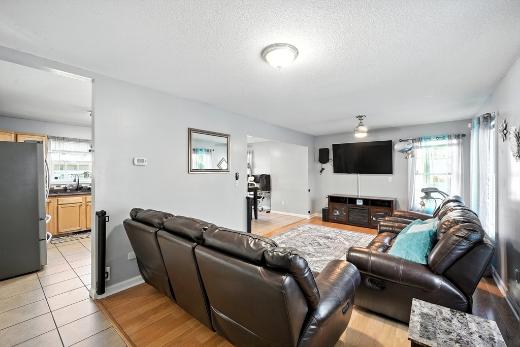 56 Clayton Street Springfield, MA 01107 - Photo 4 of 31 Gallery Image 4
