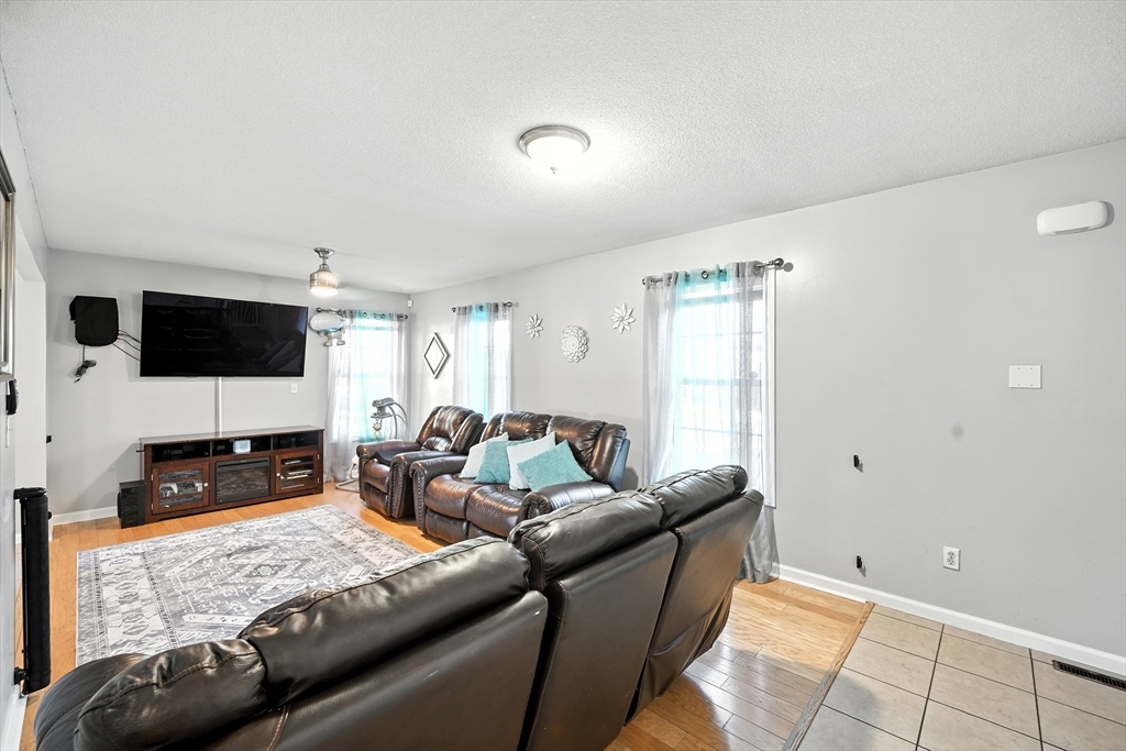 56 Clayton Street Springfield, MA 01107 - Photo 6 of 31 Gallery Image 6