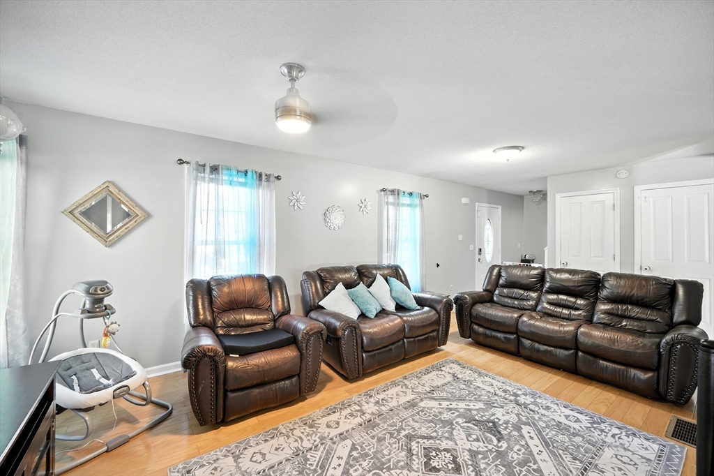 56 Clayton Street Springfield, MA 01107 - Photo 7 of 31 Gallery Image 7