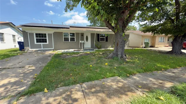 a view of a house with a yard