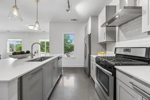 $450,000 | 5710 McCommas Boulevard, Unit 101, Dallas, TX 75206
