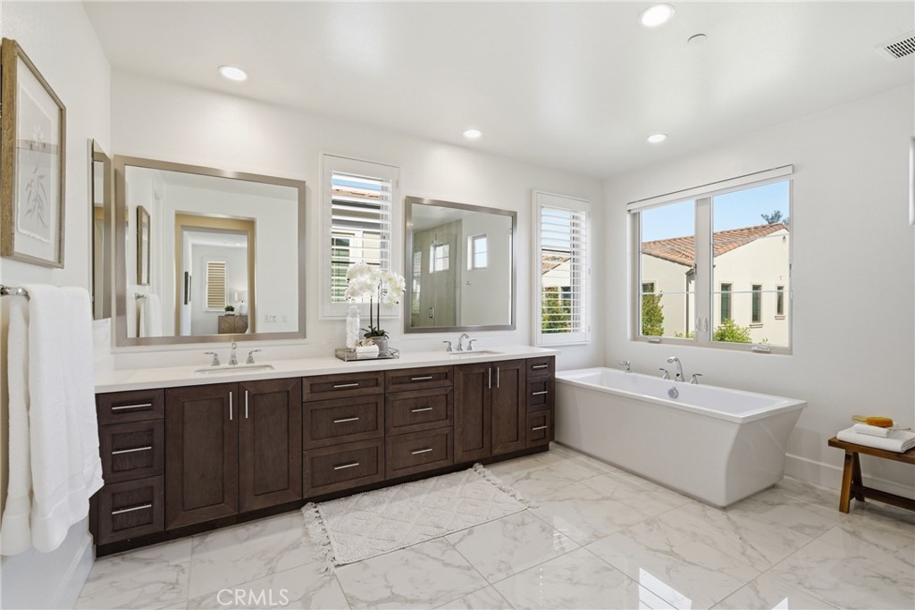 84 Rockinghorse Irvine, CA 92602 - Photo 23 of 41 Primary Bathroom