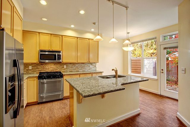 $510,000 | 15703 Northeast 92nd Way, Unit B403, Redmond, WA 98052