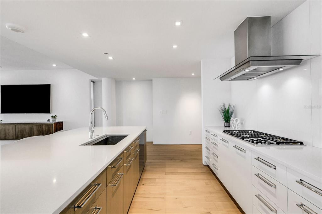 280 Golden Gate Point, Unit 200 Sarasota, FL 34236 - Photo 17 of 94