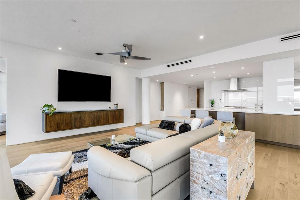 280 Golden Gate Point, Unit 200 Sarasota, FL 34236 - Photo 34 of 94