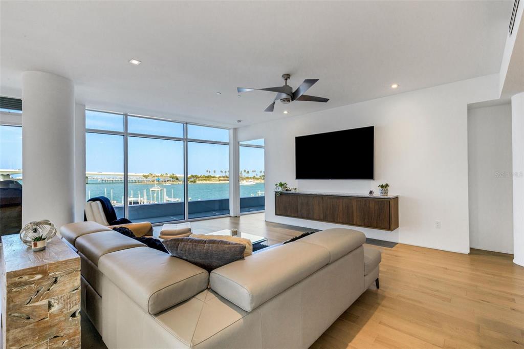 280 Golden Gate Point, Unit 200 Sarasota, FL 34236 - Photo 35 of 94