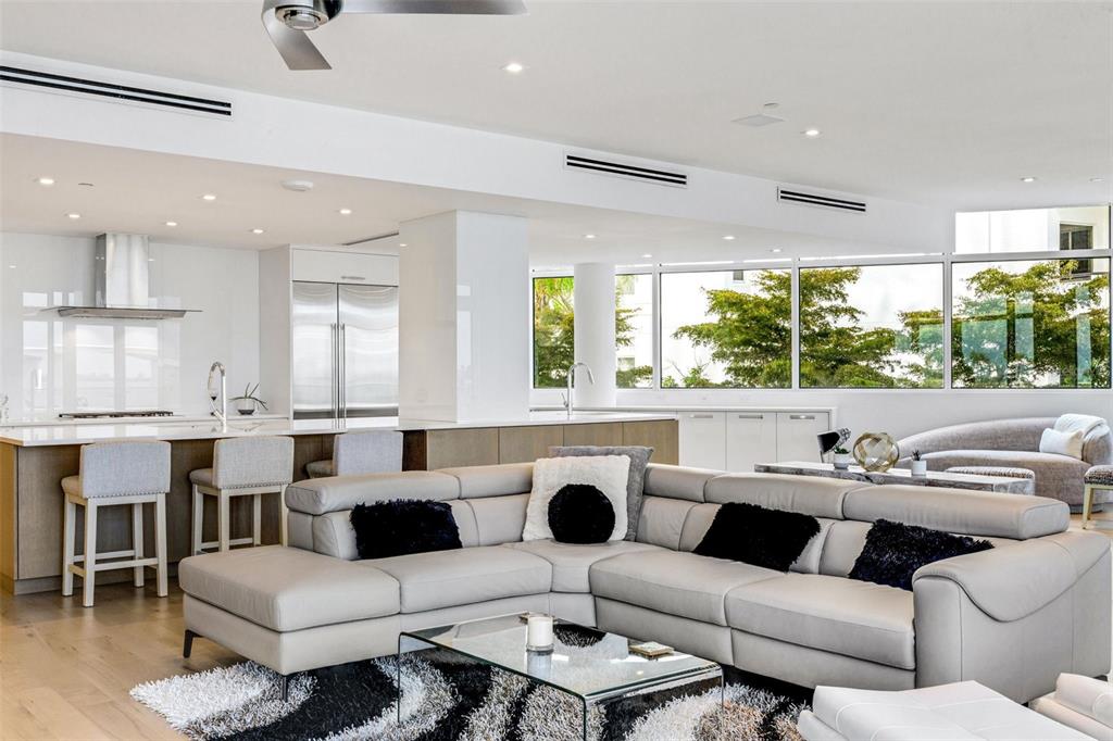 280 Golden Gate Point, Unit 200 Sarasota, FL 34236 - Photo 38 of 94