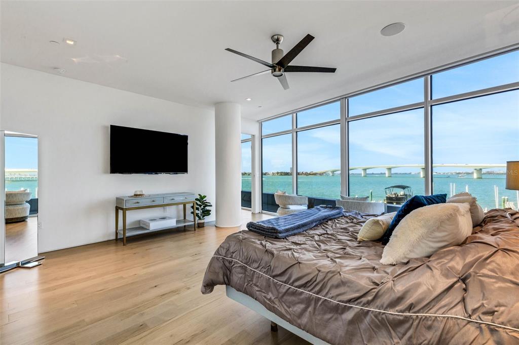 280 Golden Gate Point, Unit 200 Sarasota, FL 34236 - Photo 41 of 94