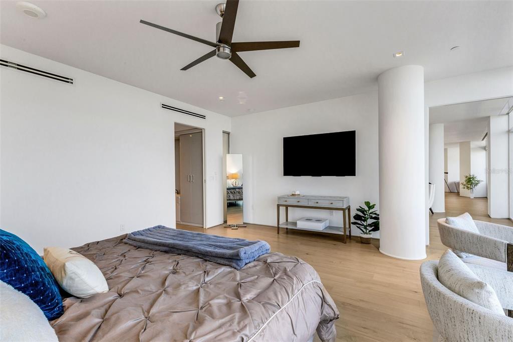 280 Golden Gate Point, Unit 200 Sarasota, FL 34236 - Photo 43 of 94