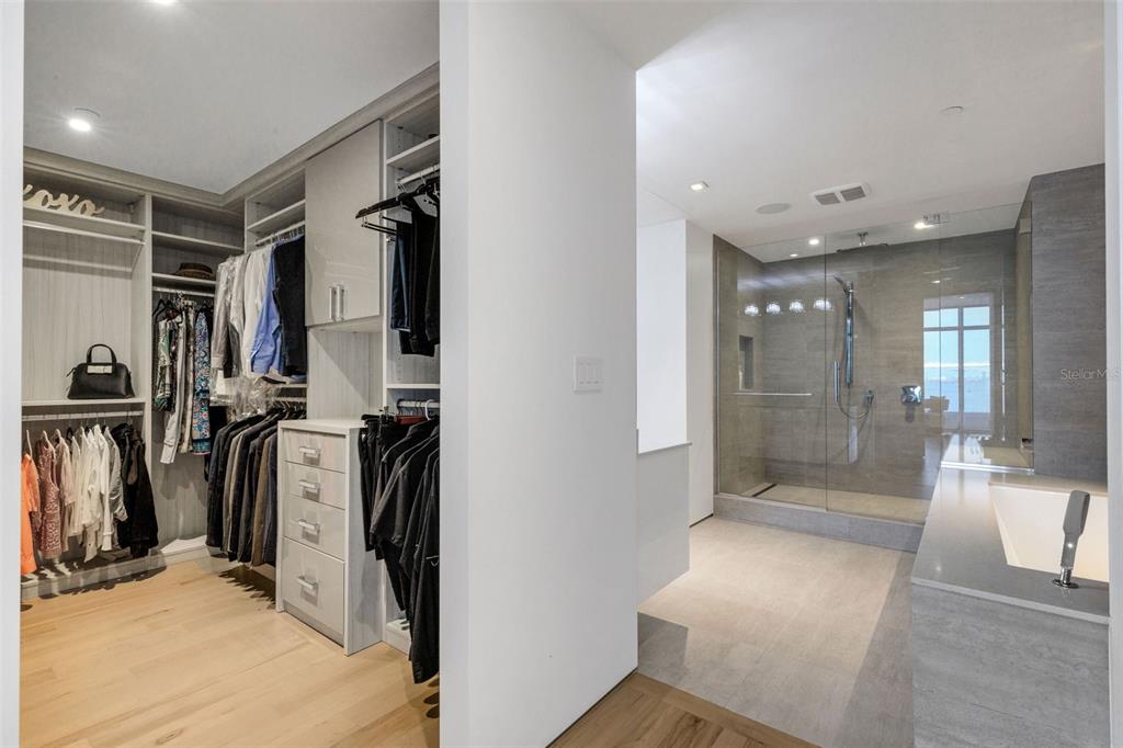 280 Golden Gate Point, Unit 200 Sarasota, FL 34236 - Photo 44 of 94