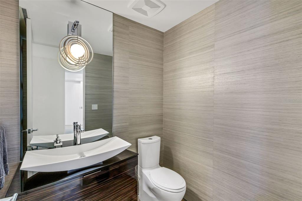 280 Golden Gate Point, Unit 200 Sarasota, FL 34236 - Photo 49 of 94