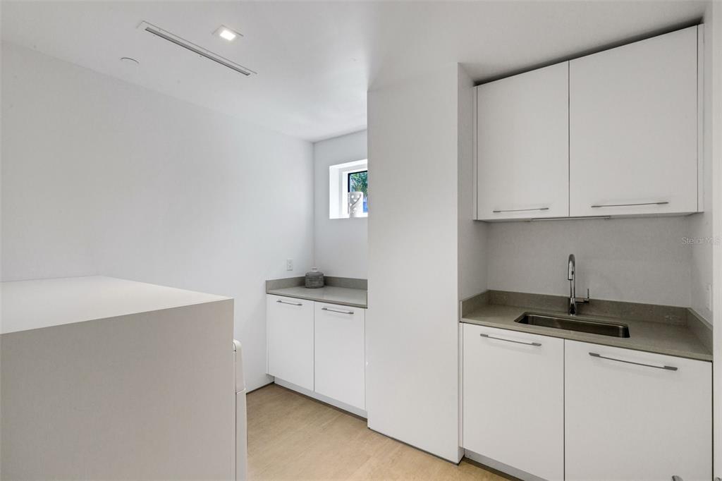 280 Golden Gate Point, Unit 200 Sarasota, FL 34236 - Photo 50 of 94