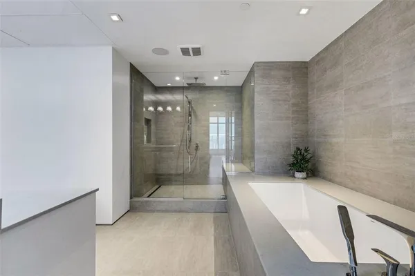 $5,500,000 | 280 Golden Gate Point, Unit 200, Sarasota, FL 34236