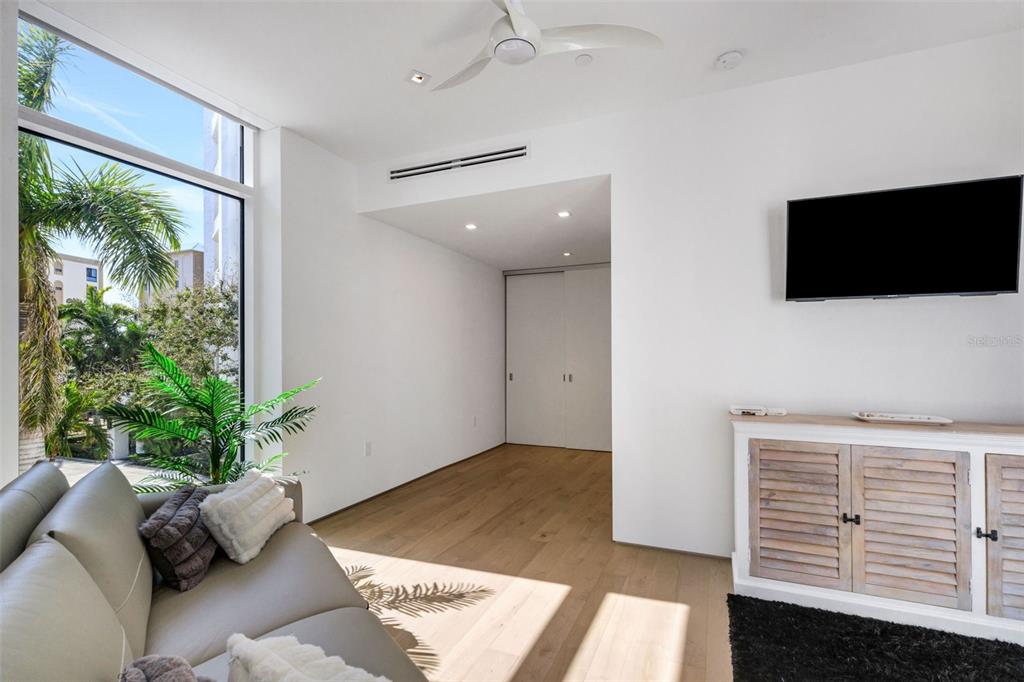 280 Golden Gate Point, Unit 200 Sarasota, FL 34236 - Photo 55 of 94