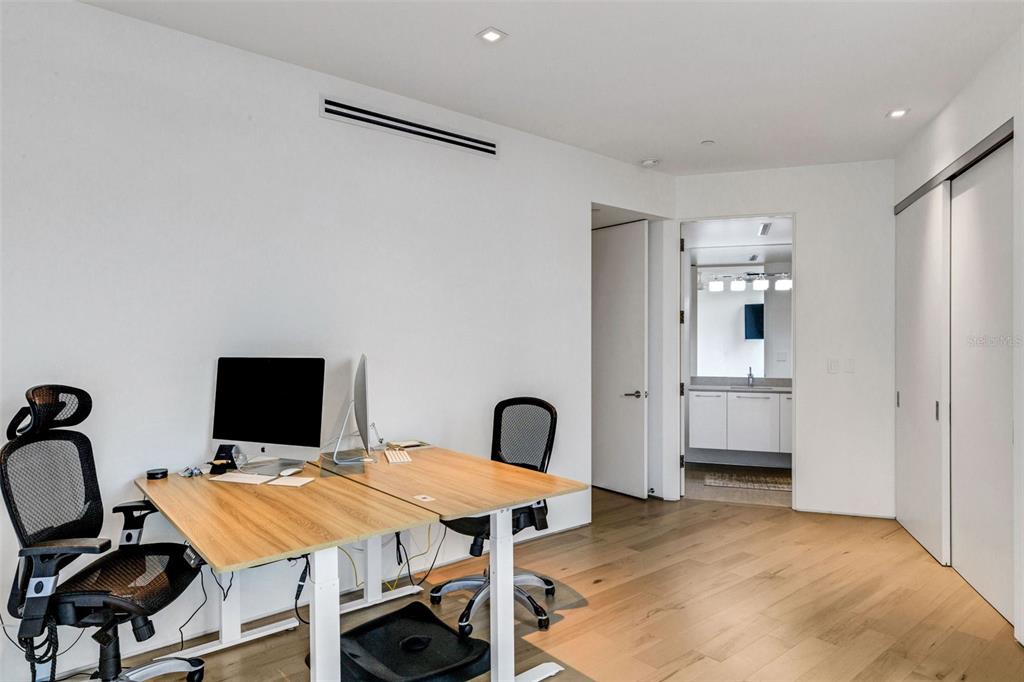 280 Golden Gate Point, Unit 200 Sarasota, FL 34236 - Photo 60 of 94