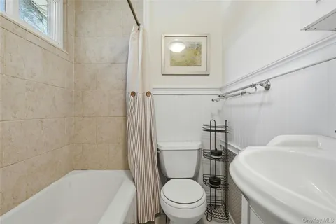 $619,000 | 17 Pauchogue Avenue, East Islip, NY 11730