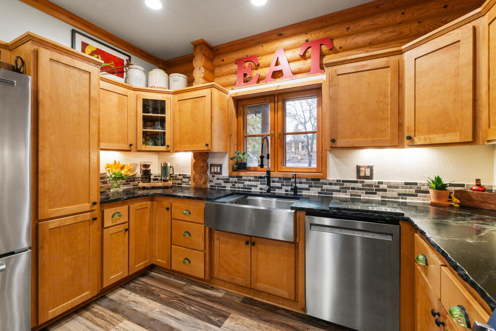 11020 Kestrel Road Klamath Falls, OR 97601 - Photo 13 of 47 Gas Range