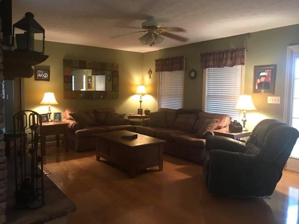 1016 Graves Road Strawberry Plains, TN 37871 - Photo 3 of 24 Living Room