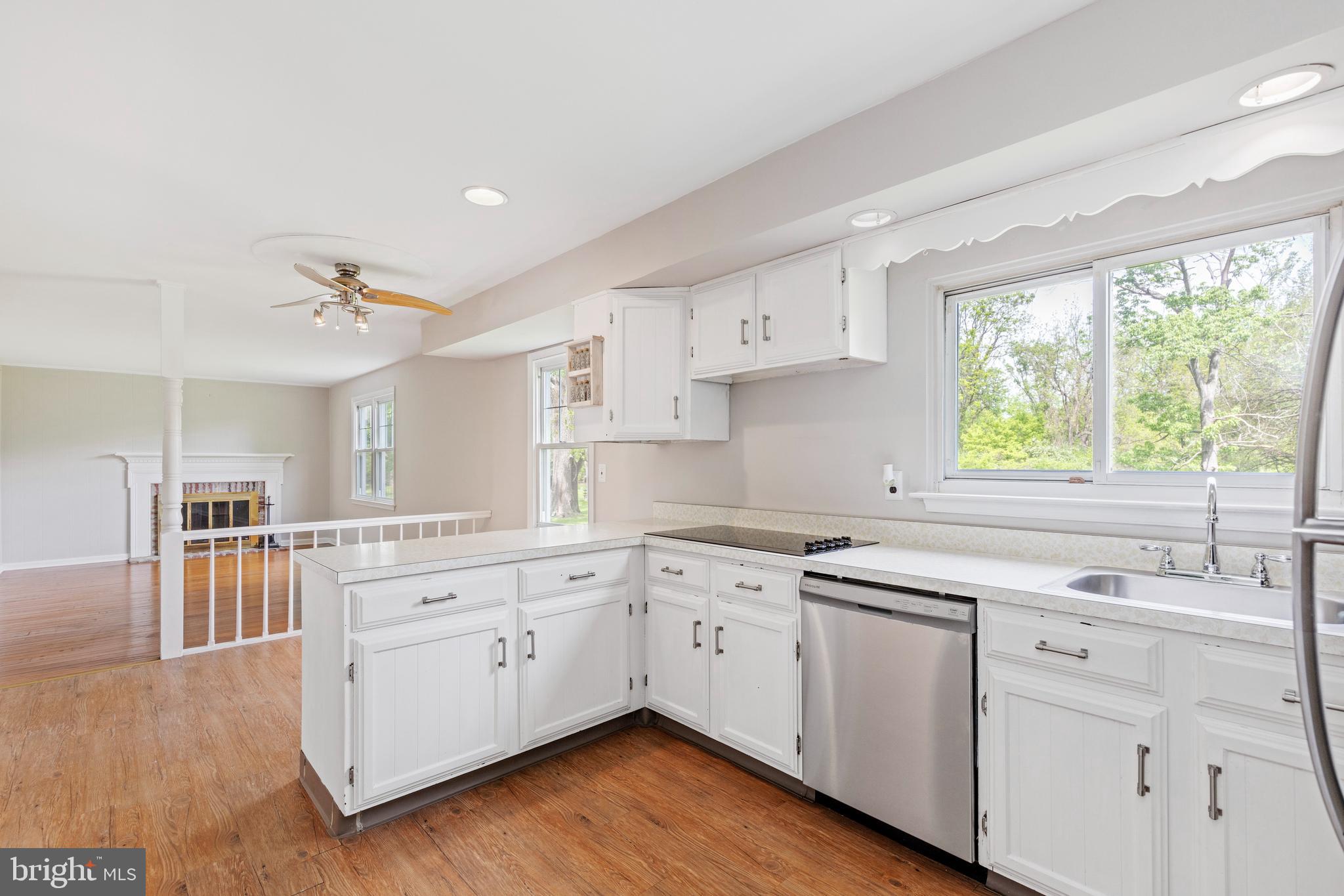 2109 Hemlock Road Norristown, PA 19403 - Photo 12 of 24 Kitchen