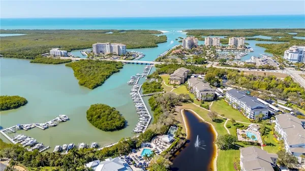 $425,000 | 320 Horse Creek Drive, Unit 308, Naples, FL 34110