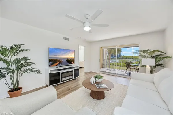 $425,000 | 320 Horse Creek Drive, Unit 308, Naples, FL 34110