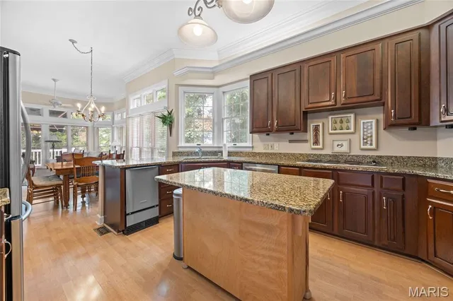 $725,000 | 14316 Spyglass Ridge, Chesterfield, MO 63017