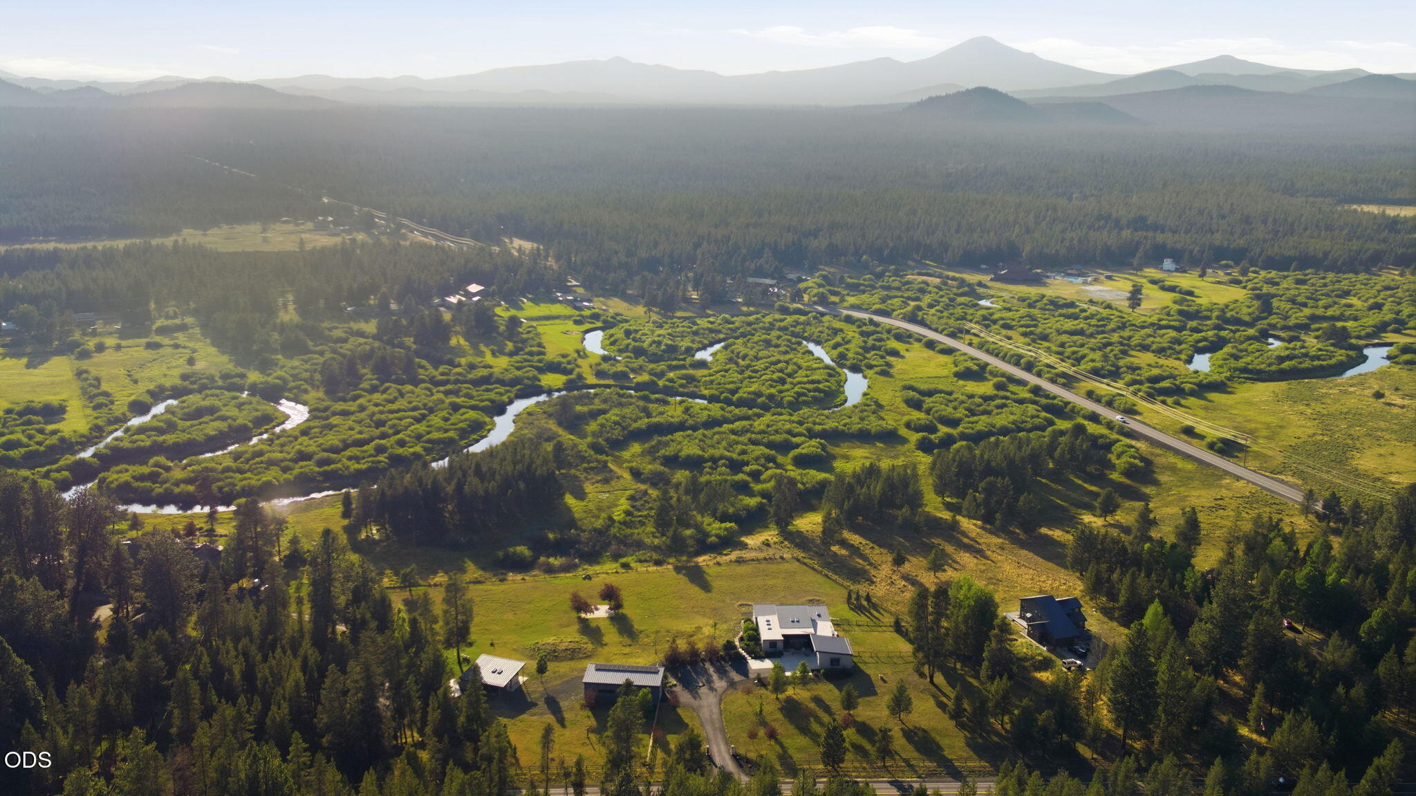 55543 Huntington Road Bend, OR 97707 - Photo 3 of 73 Gallery Image 3