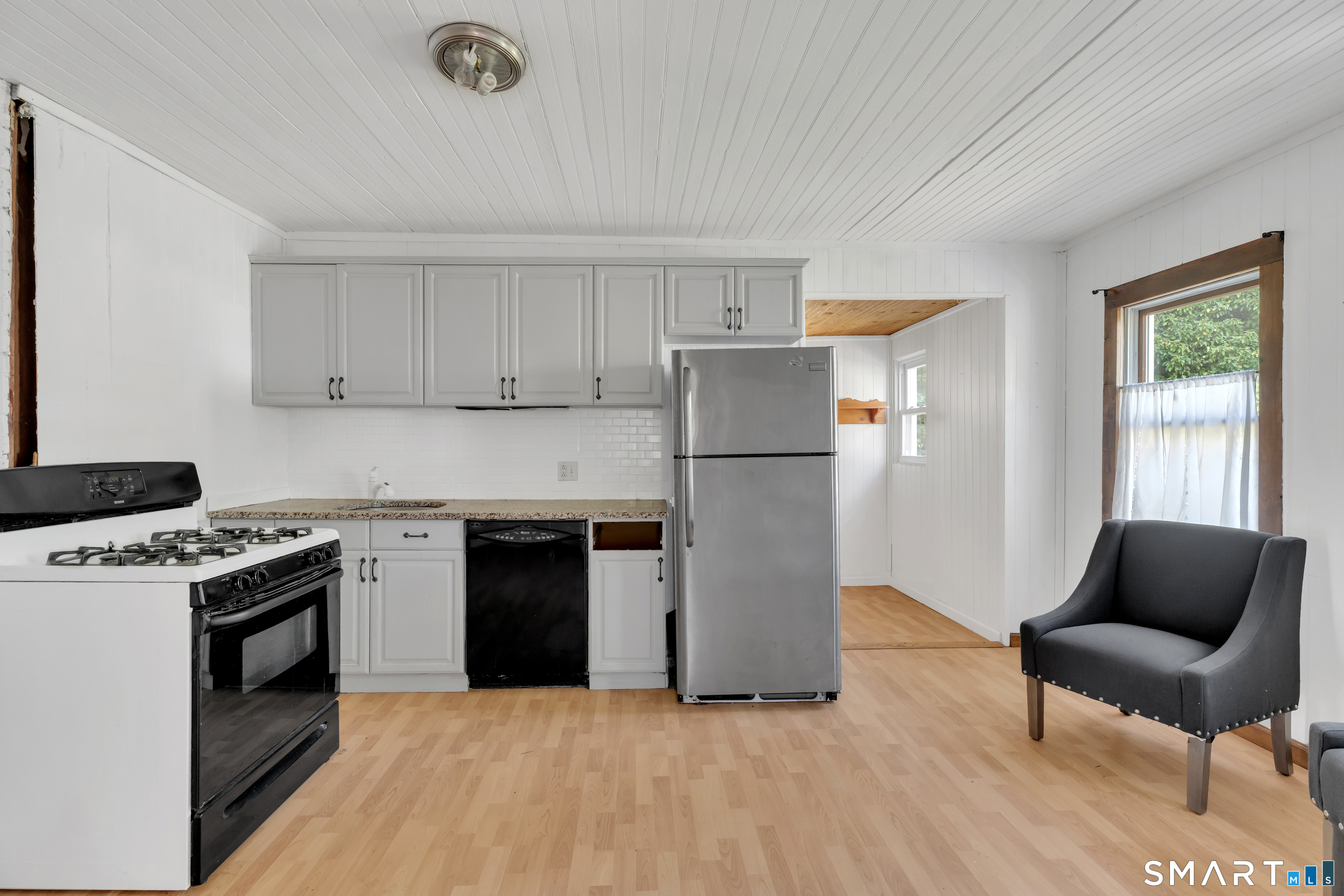 58 Grove Street Branford, CT 06405 - Photo 6 of 38