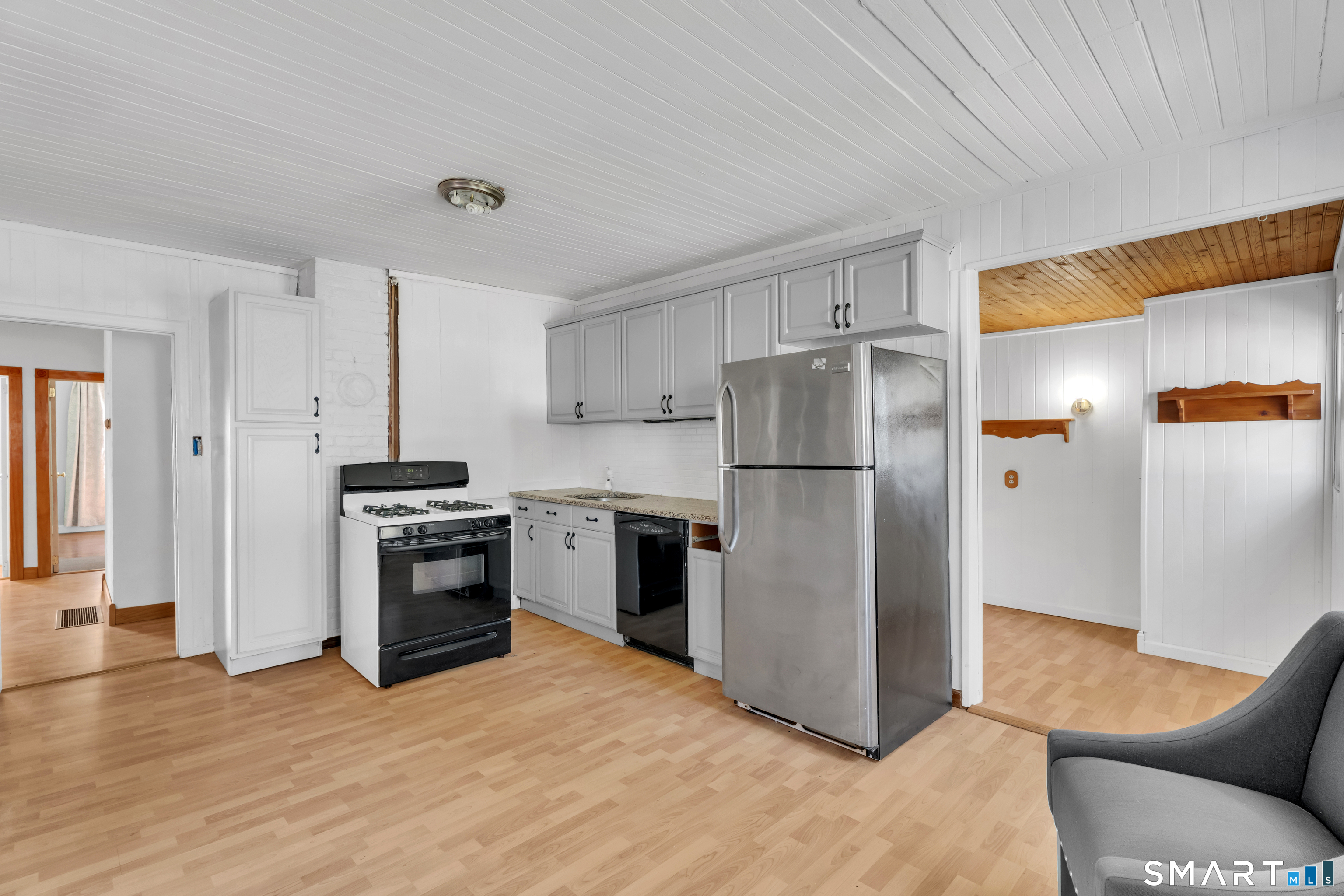 58 Grove Street Branford, CT 06405 - Photo 7 of 38