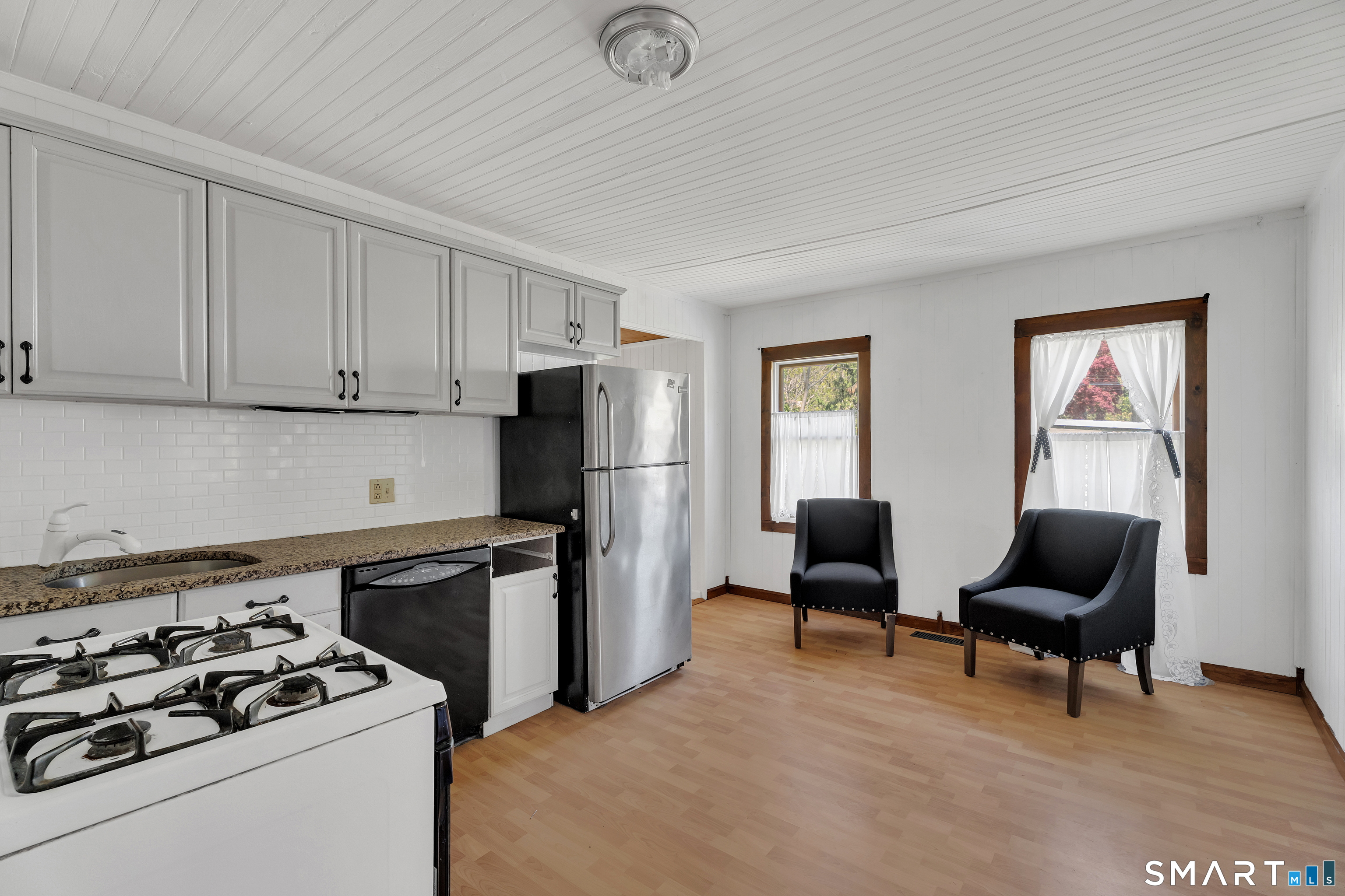 58 Grove Street Branford, CT 06405 - Photo 10 of 38