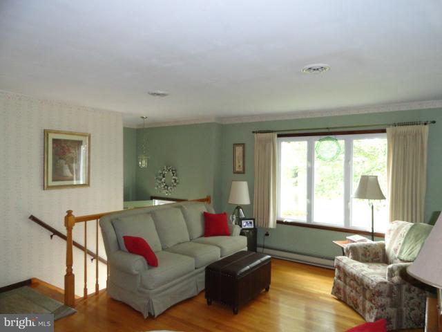 4029 Bullfrog Road Taneytown, MD 21787 - Photo 18 of 30 Living Room