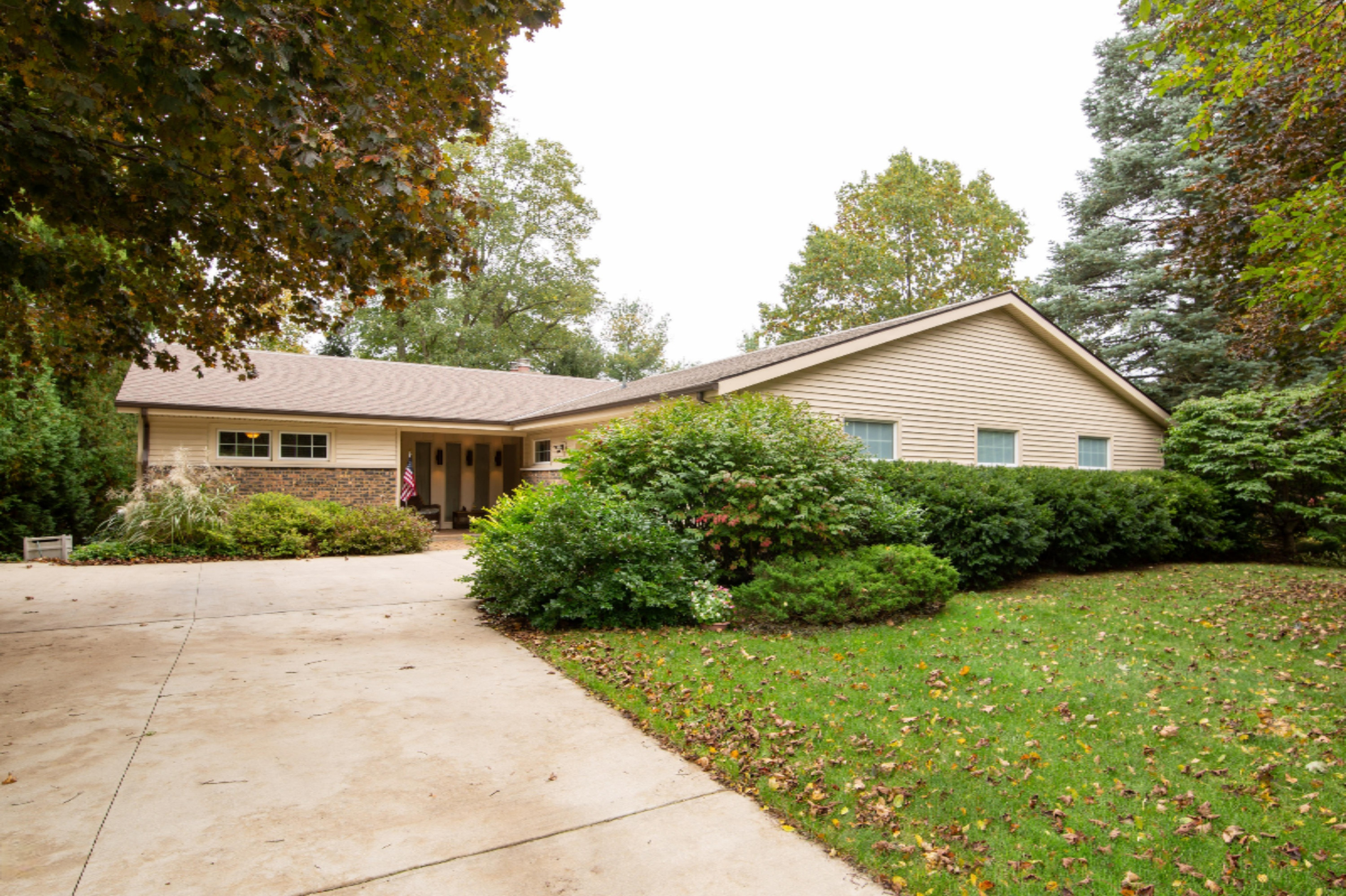 645 East Ridge Circle Kalamazoo, MI 49009 - Photo 2 of 35 645_E_Ridge_Circle-02