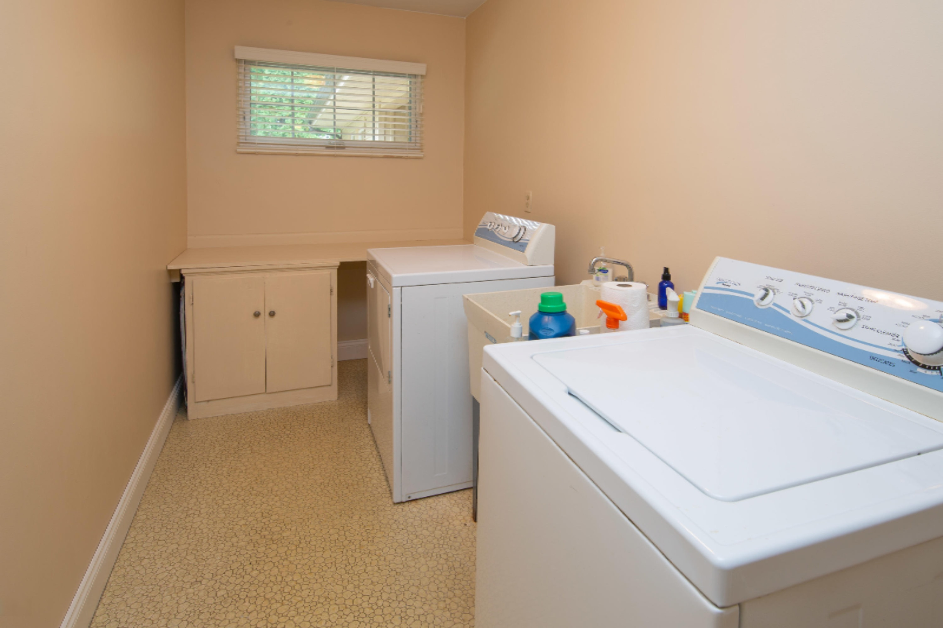 645 East Ridge Circle Kalamazoo, MI 49009 - Photo 24 of 35 645_E_Ridge_Circle-23