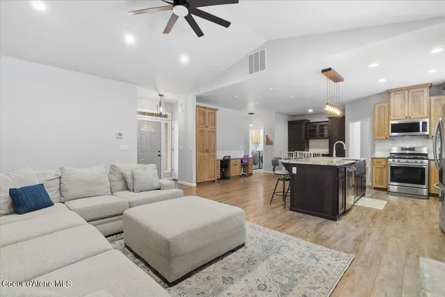 $689,275 | 1361 East Westdale Drive, Hayden, ID 83835