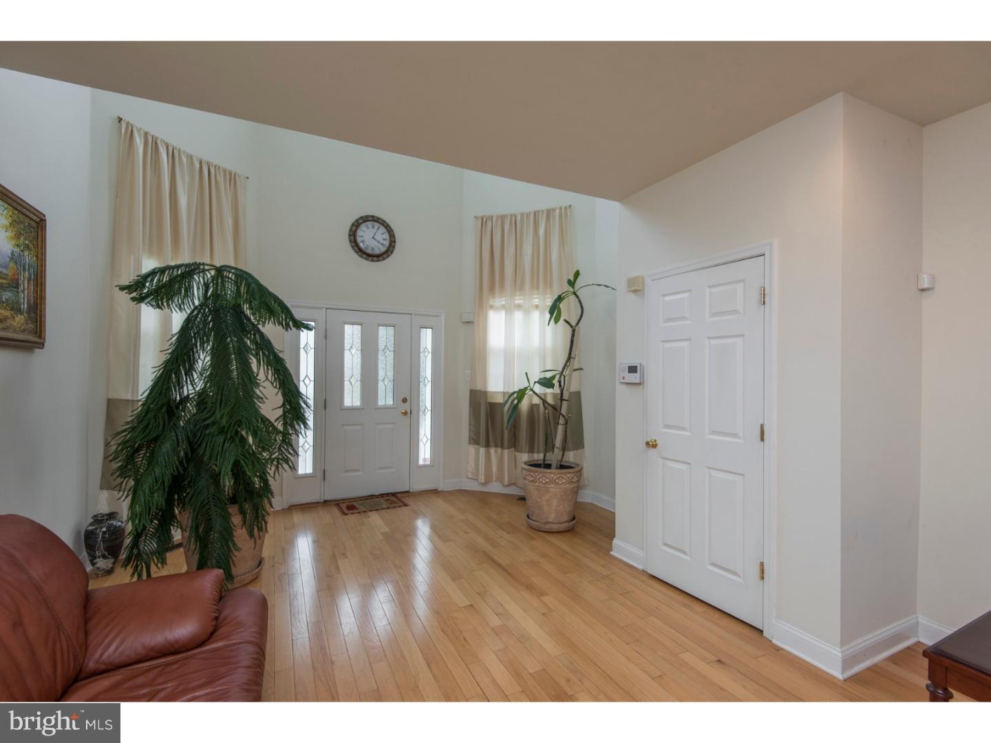 9733 Bridle Road Philadelphia, PA 19115 - Photo 3 of 25