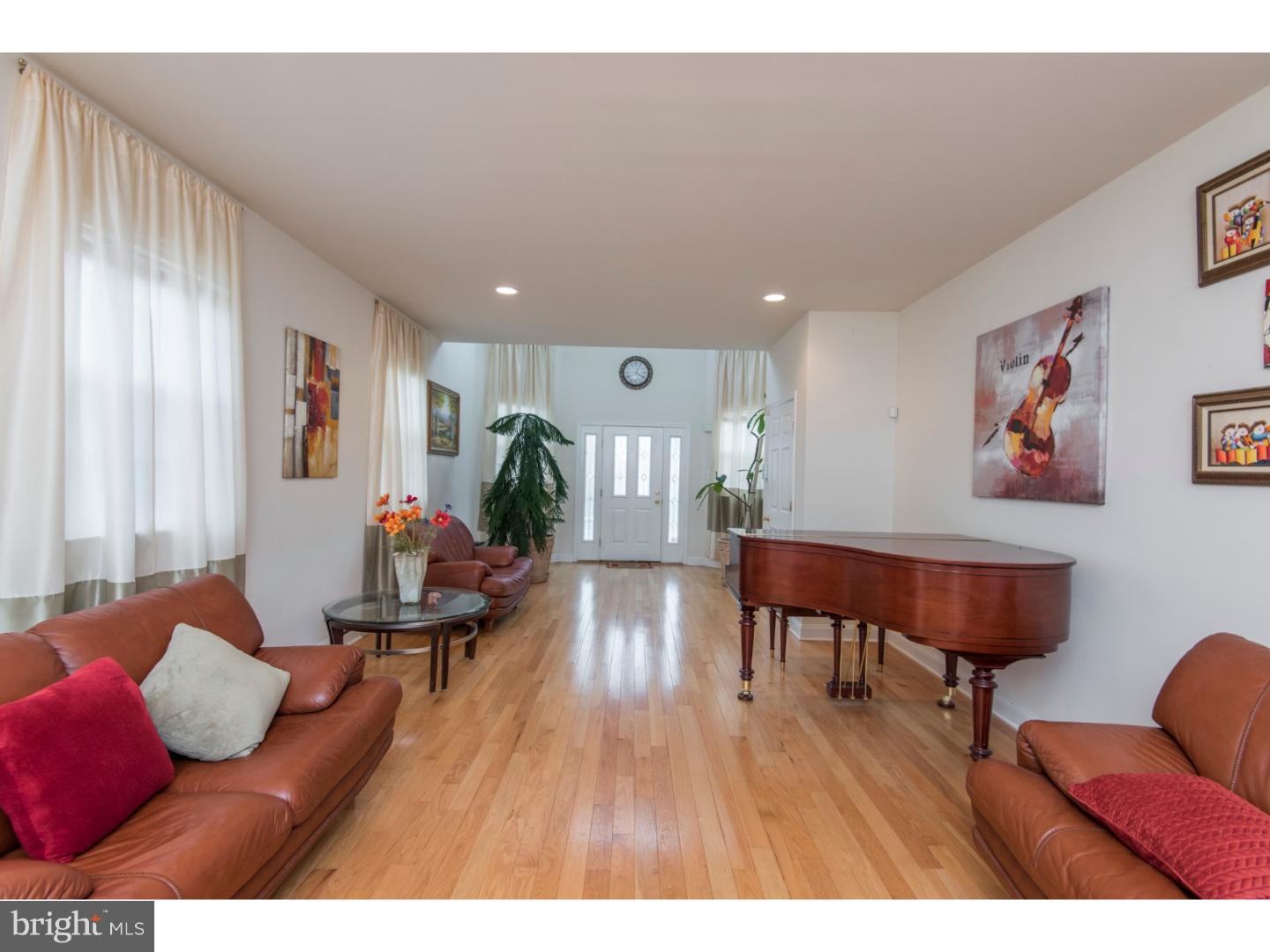 9733 Bridle Road Philadelphia, PA 19115 - Photo 4 of 25