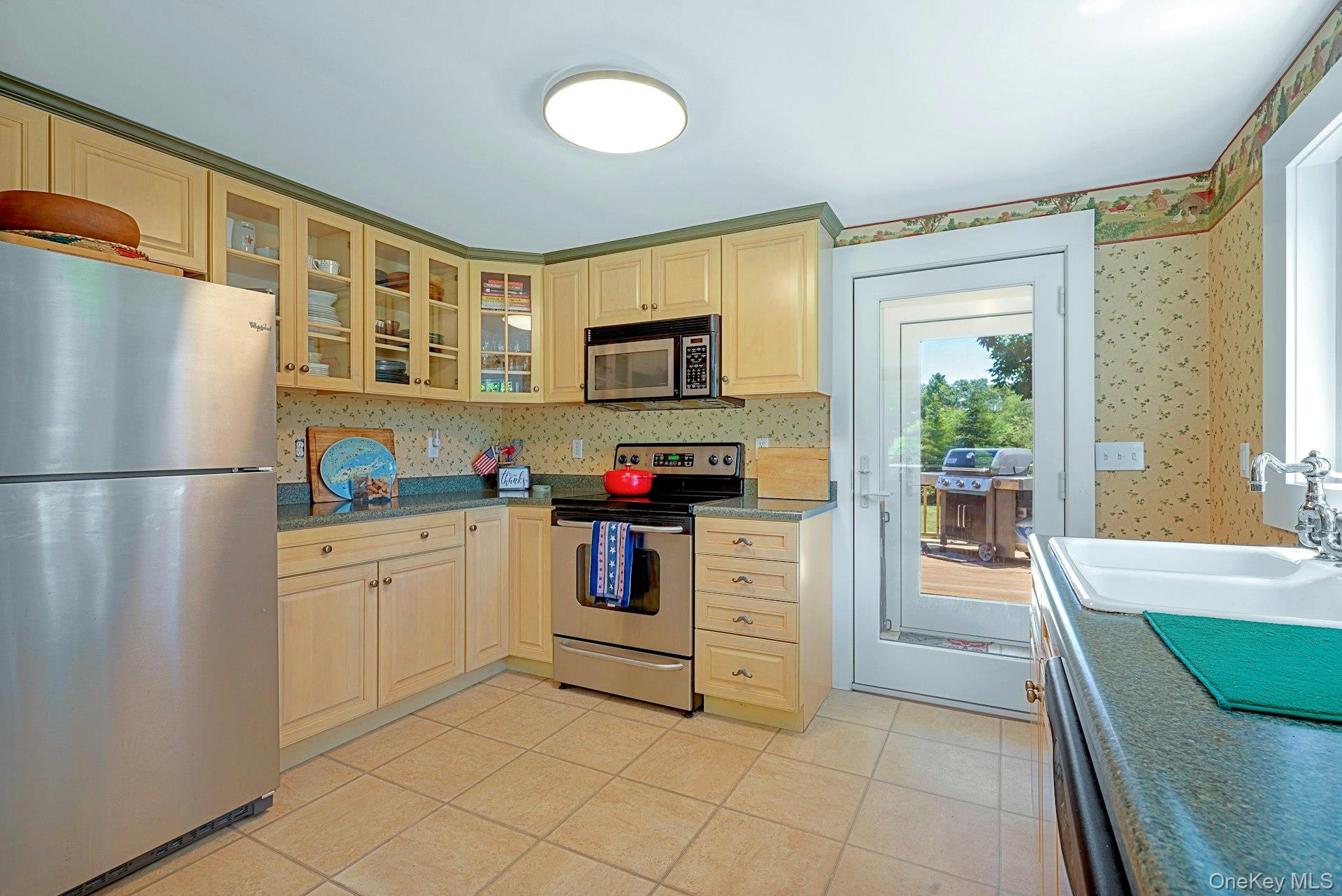 1825 Main Bayview Road Southold, NY 11971 - Photo 10 of 29