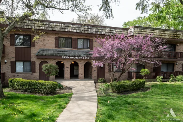 $219,900 | 7930 Woodglen Lane, Unit 204, Downers Grove, IL 60516