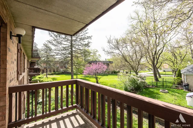 $219,900 | 7930 Woodglen Lane, Unit 204, Downers Grove, IL 60516