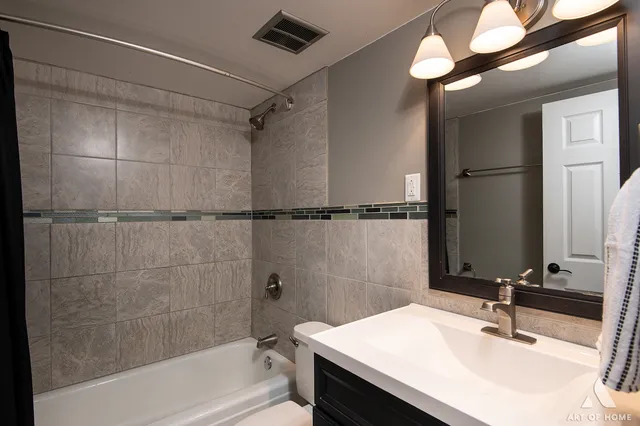 $219,900 | 7930 Woodglen Lane, Unit 204, Downers Grove, IL 60516