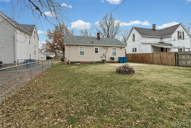 $159,000 | 1405 14th Street, Highland, IL 62249