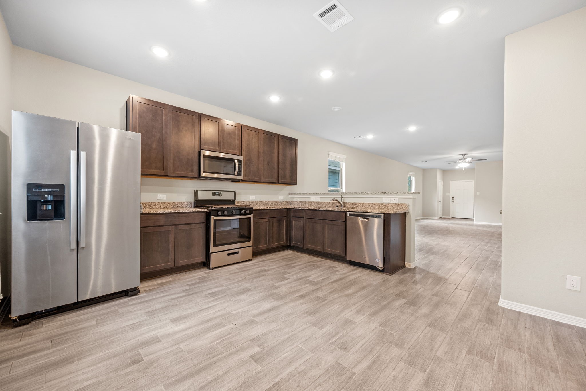 24734 Russet Bluff Trail Houston, TX 77336 - Photo 9 of 17