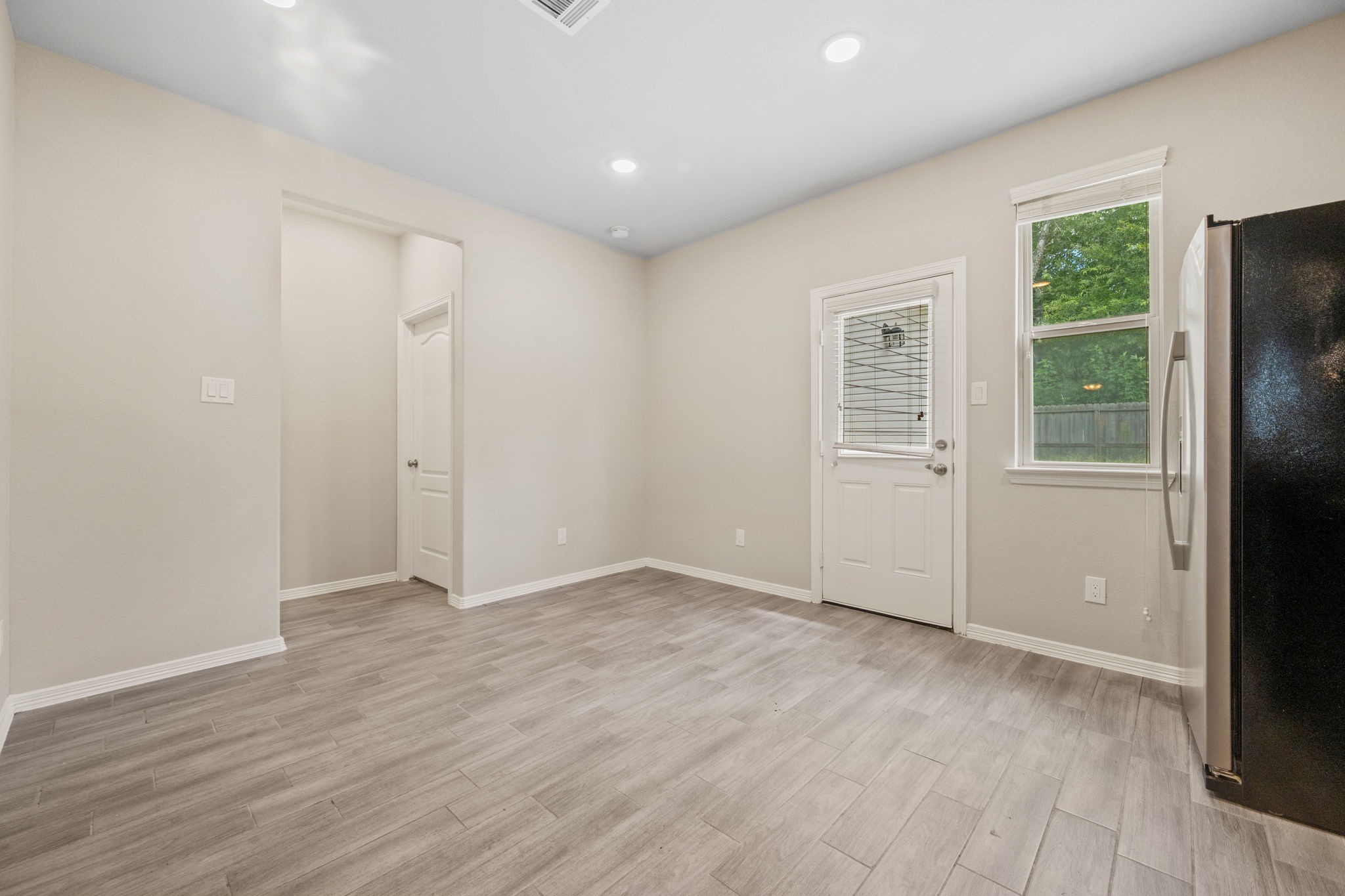 24734 Russet Bluff Trail Houston, TX 77336 - Photo 10 of 17