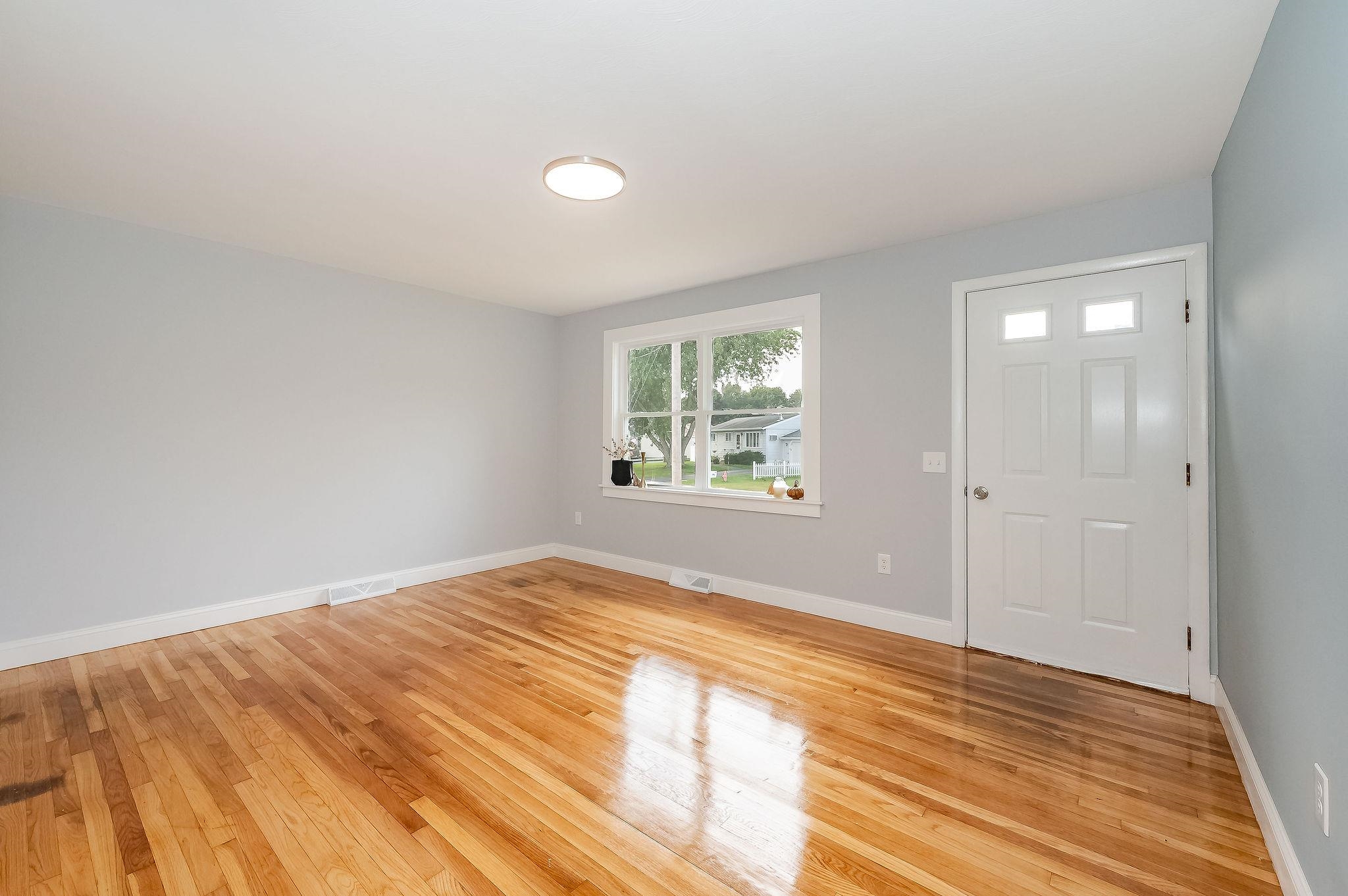 5 4th Street Rochester, NH 03867 - Photo 5 of 34