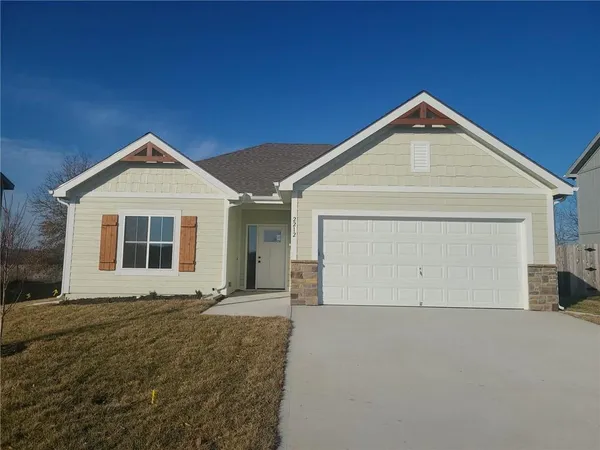 $315,000 | 2212 Pemberton Drive, Harrisonville, MO 64701