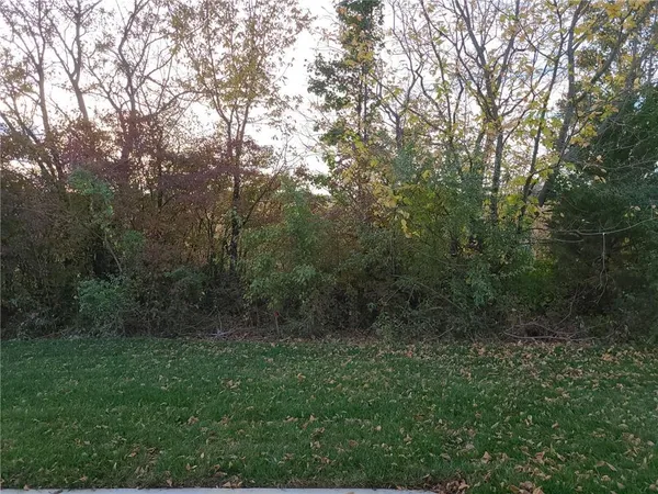 $315,000 | 2212 Pemberton Drive, Harrisonville, MO 64701