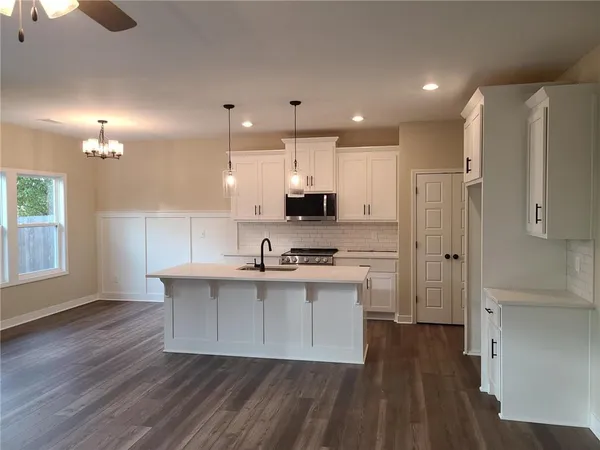 $315,000 | 2212 Pemberton Drive, Harrisonville, MO 64701