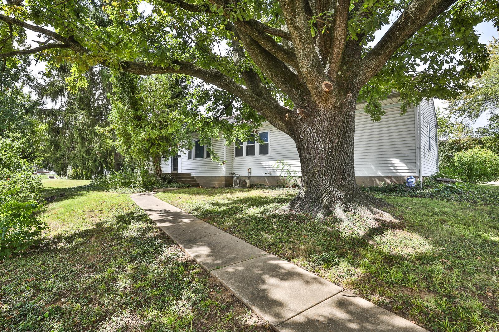 1298 Reavis Barracks Road St. Louis, MO 63125 - Photo 1 of 25 Gallery Image 1